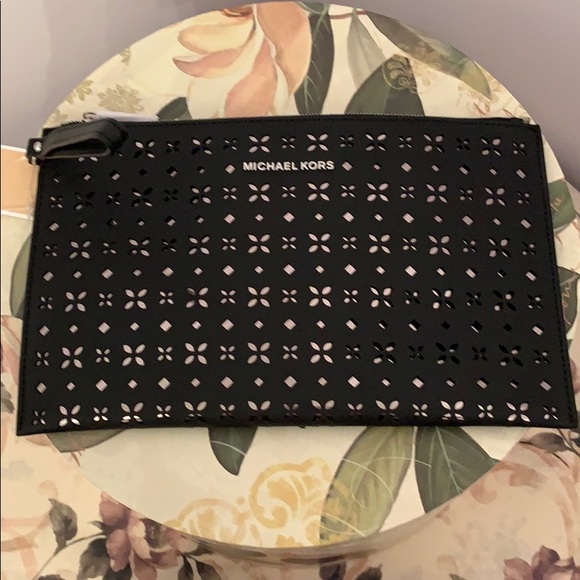 Michael Kors Handbags - Michael Kors Wristlet